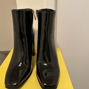 NWOT J-Lo patent leather ankle boots size 8